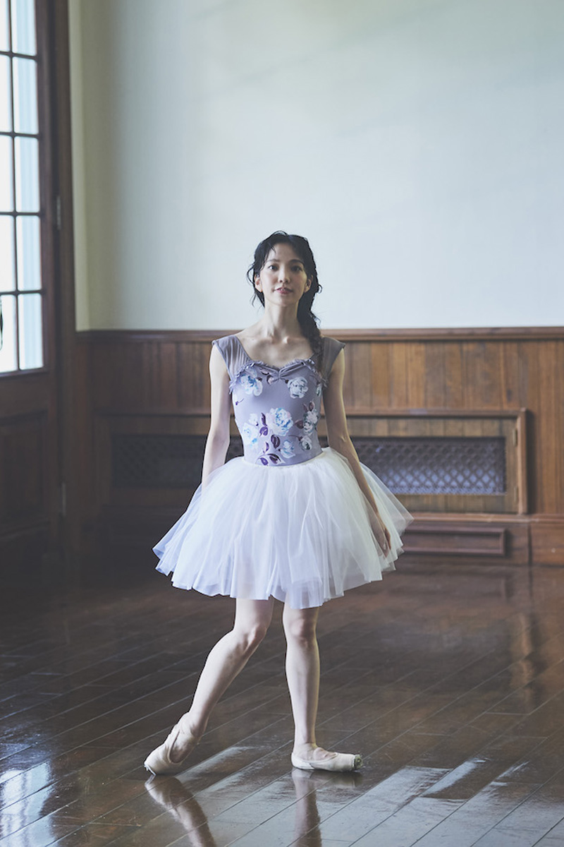 stina / type Q mermaid / Joy flower light gray